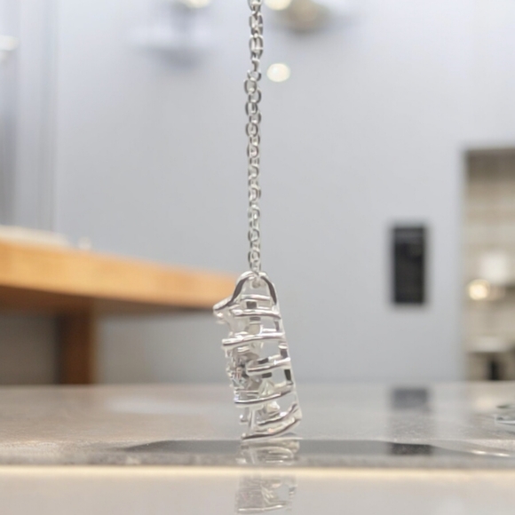 Swarovski Crystal pendant and silver tone necklace - Picture 4 of 7